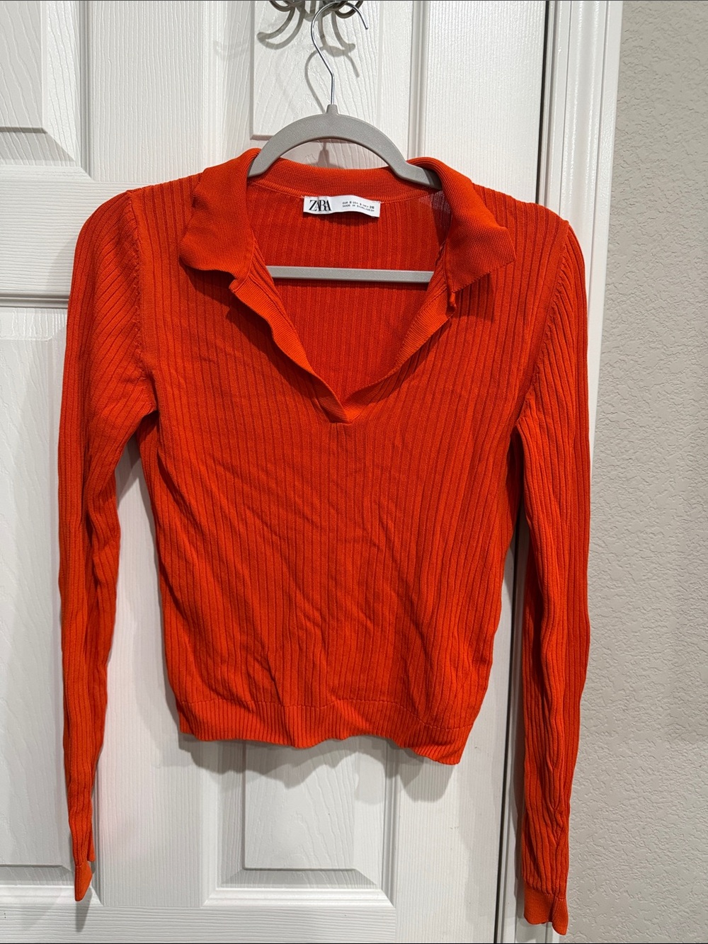 ZARA Ribbed Long-Sleeve V-Collar Top in Bright Orange Small